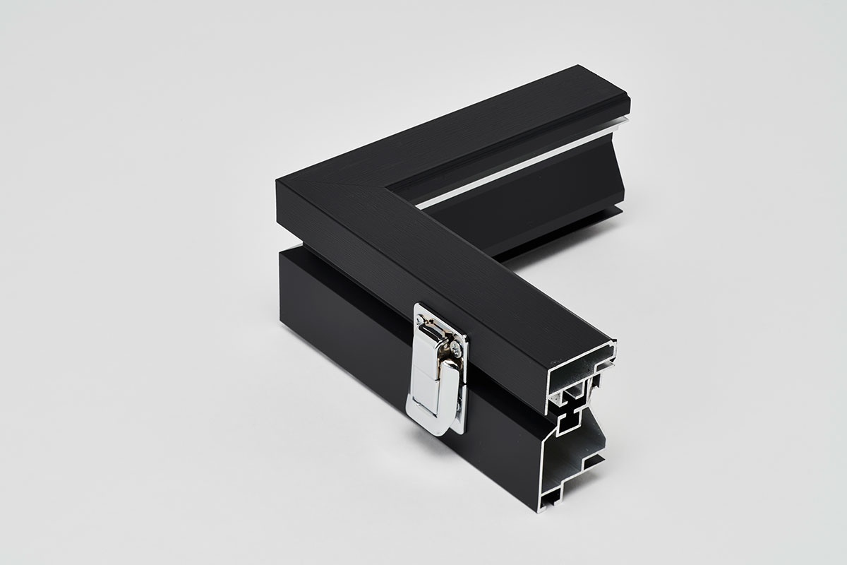 前開き式ユニフォームケース | 額縁メーカー 株式会社アルナ