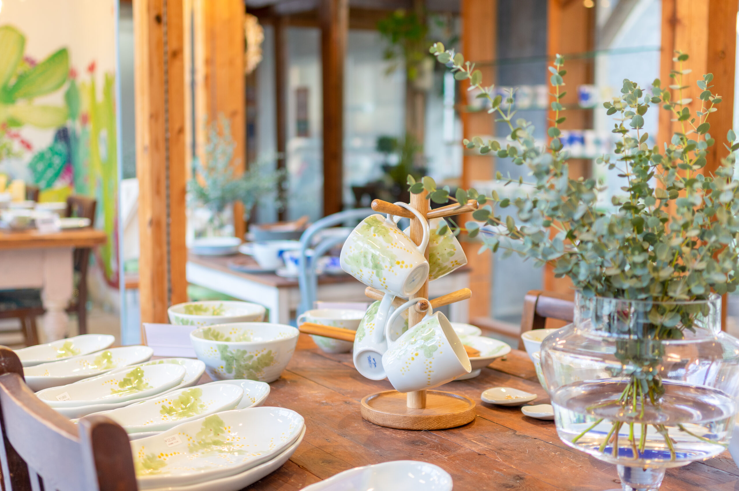 B25s 砥部焼 「淡黄磁竹編飾り付き酒器」銚子 猪口 古砥部 愛山