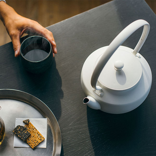 BALMUDA（バルミューダ） / MoonKettle ホワイトを贈るなら、多彩で高