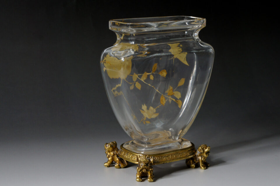 オールドバカラ「窓絵花蝶文花瓶」《アンティックかとう》