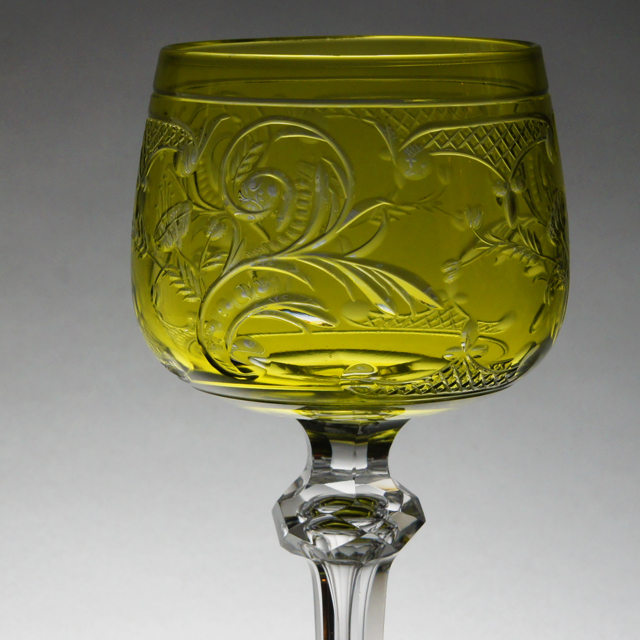 オールドバカラ「グラヴィール装飾 ラインワイングラス（黄緑ガラス
