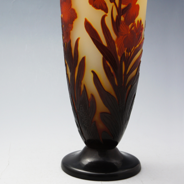 エミールガレ タイプ花と葉のモチーフ ガラス花瓶、本2点 エミールガレ