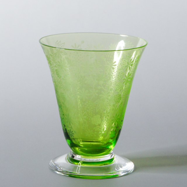 ☆カットガラスの魅力☆珍しいグリーンのドレスデンクリスタル☆スリム