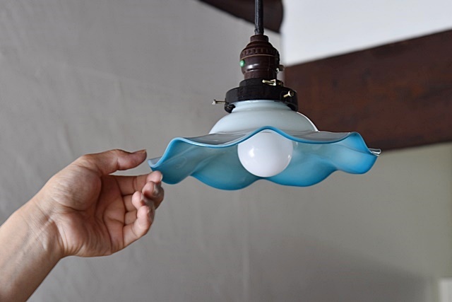 ガラスシェード ブルー乳白吹きガラス ガラスシェード 電傘 昭和初期