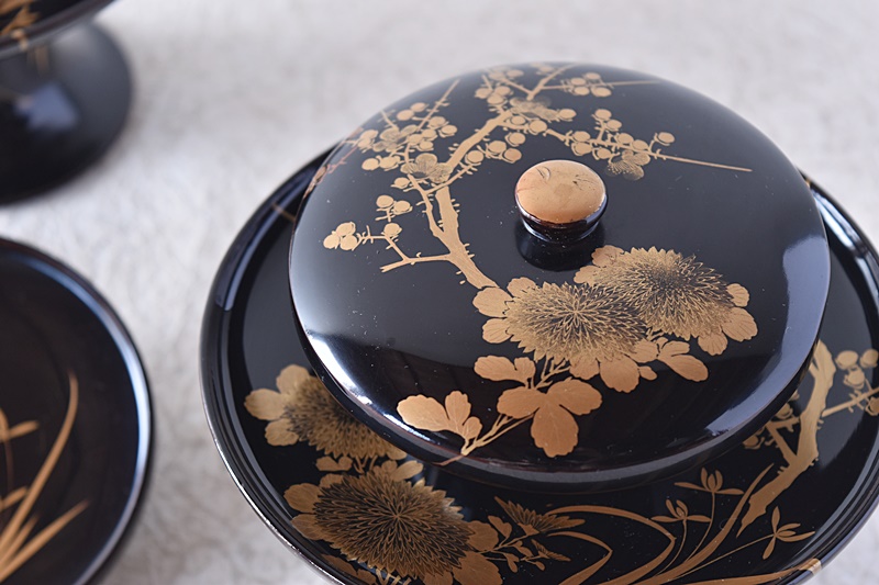 木製黒塗四方膳二客脚付四君子金蒔絵茶懐石