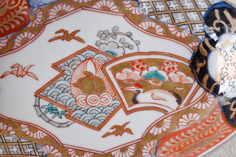 伊万里 色絵 鶴亀松竹梅 変形皿 - 生活骨董と古布のアンティーク