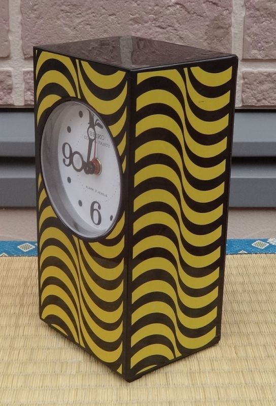 SEIKO CORONA 古くて重い目覚まし時計 Black と Beige 箱 SEIKO CORONA