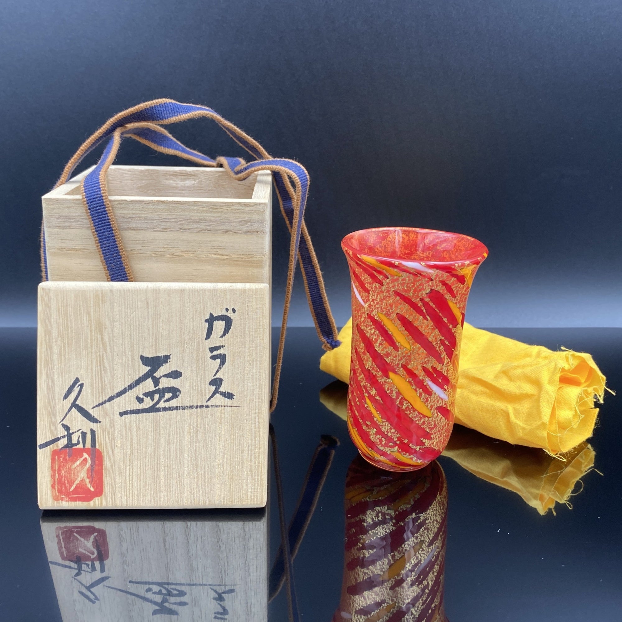 岩田 久利 作 手吹 金彩 赤ガラス 盃(杯) #25 – Antique Liquor