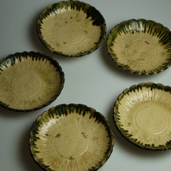 中国古美術品 清の乾隆時代 粉彩草花文皿 本物保証 23cm 中国古美術品
