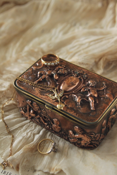 ガラスの蓋のジュエリーボックス フランス アンティークストリュフ