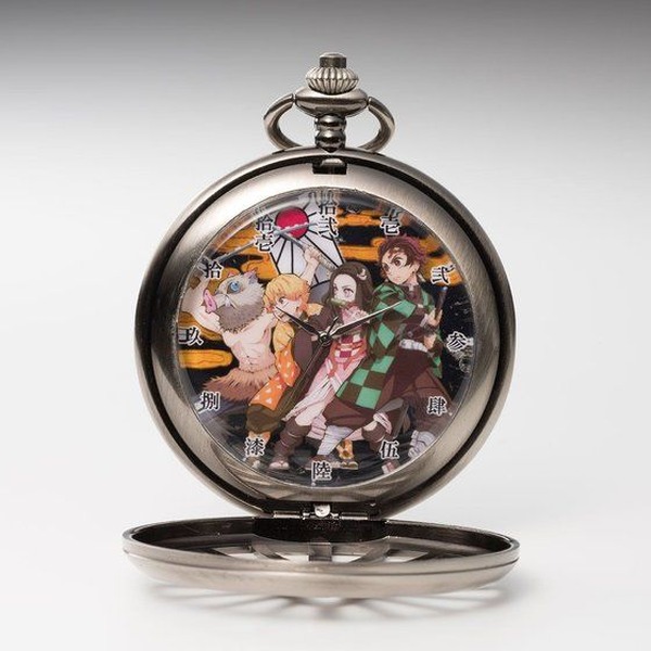鬼滅の刃」カバーから覗く炭治郎たちの凛々しい姿！ 懐中時計が再販