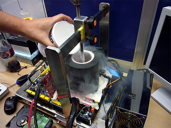 ASCII.jp：OCイベント実施、Core i7が液体窒素で5.73GHz超え！