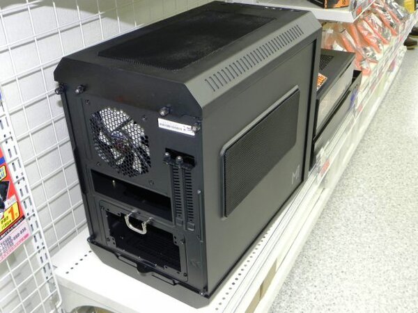 ASCII.jp：ハイエンドマシンも組めるZALMAN初のMini-ITXケース「ZM-M1」