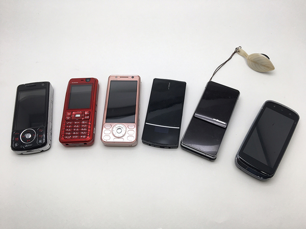 ASCII.jp：家から発掘した懐かしのガラケー（FOMA）を振り返る