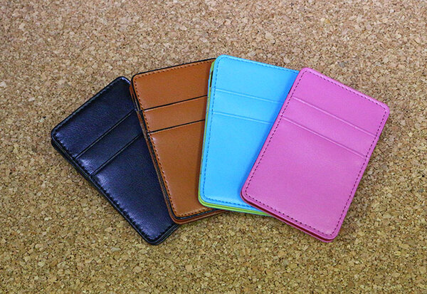 ASCII.jp：紙幣をストラップに固定できる！マジック道具のようなパスケース