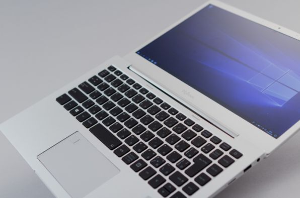 ASCII.jp：10万円台ノングレア13.3型ノートPCはどこでも使えるメイン