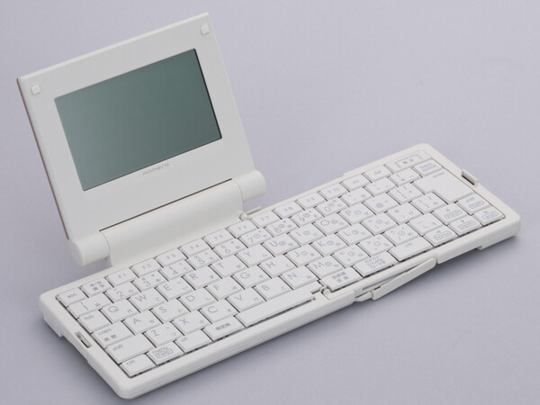 ASCII.jp：デザイン一新の新ポメラ DM5の使い心地はいかに？ (1/3)