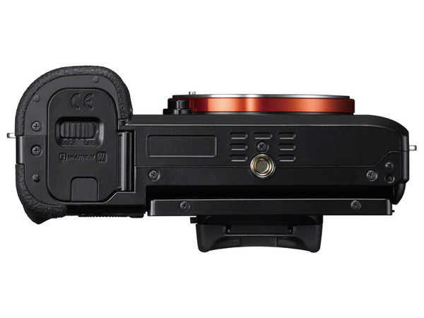 ASCII.jp：フルサイズのミラーレス一眼！ ソニー「α7」登場 (1/2)