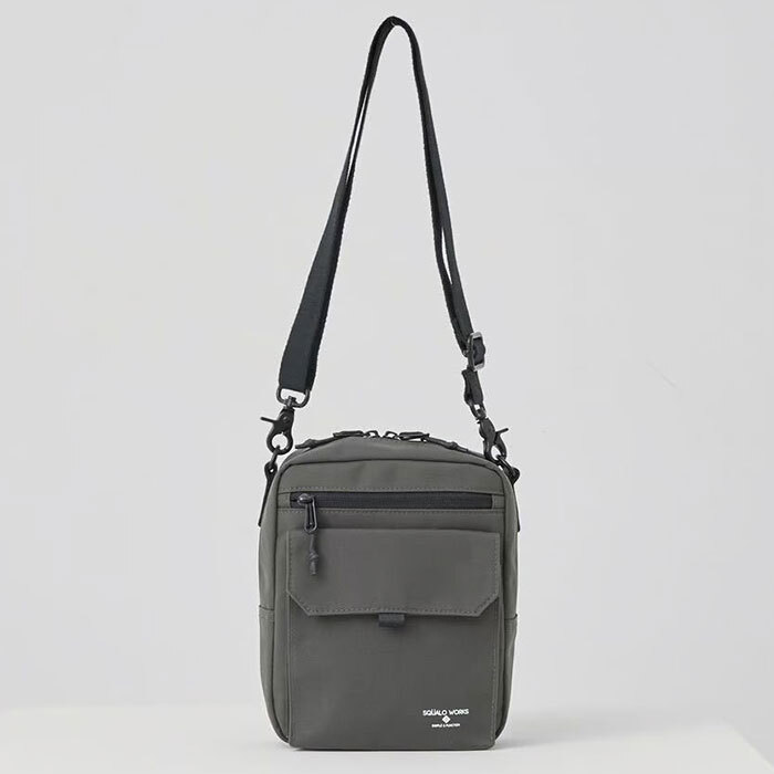ラフでカジュアルな見た目と十分な容量を持つミニショルダーバッグ