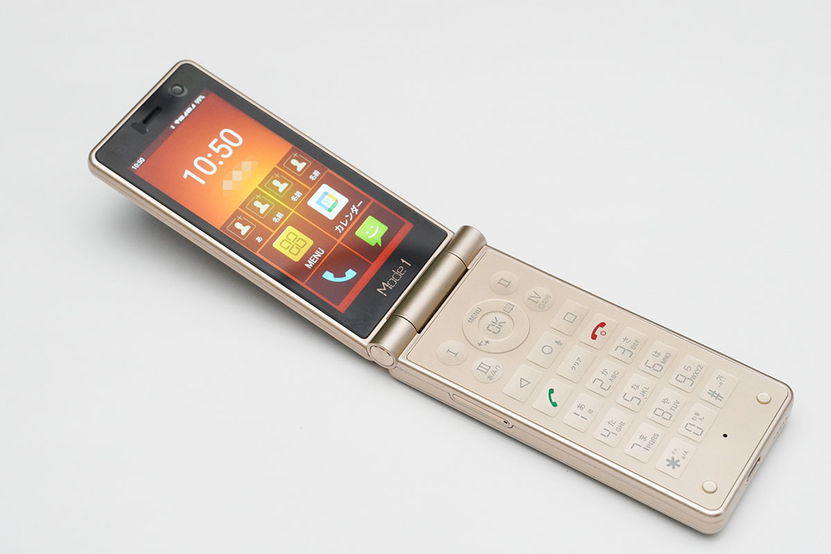 ASCII.jp：話題のガラケー風テンキー付き折りたたみスマホを使う かけ