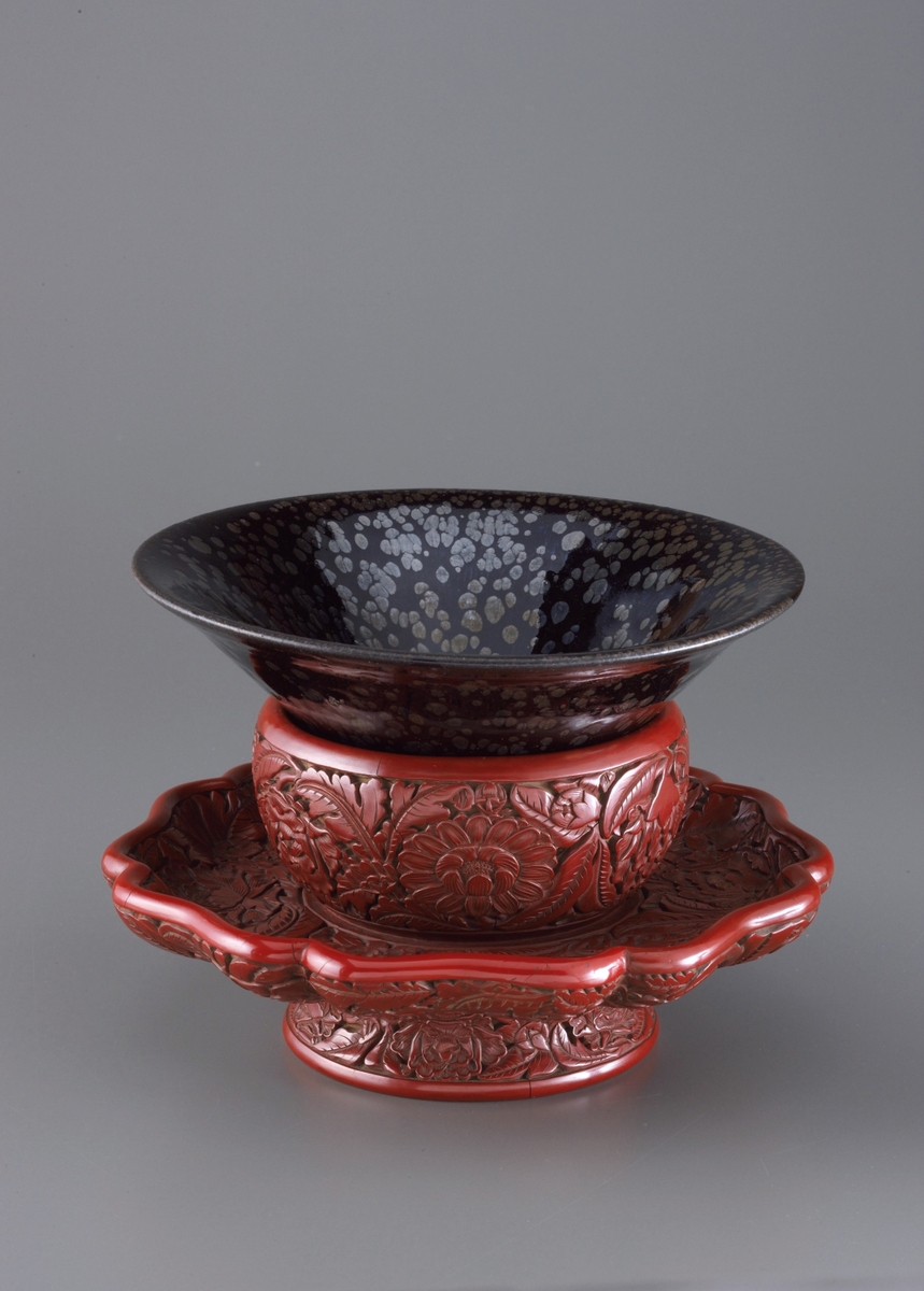 蔵から超凄い古美術品が出てきた。陶器、茶碗、茶器、茶道具、土器