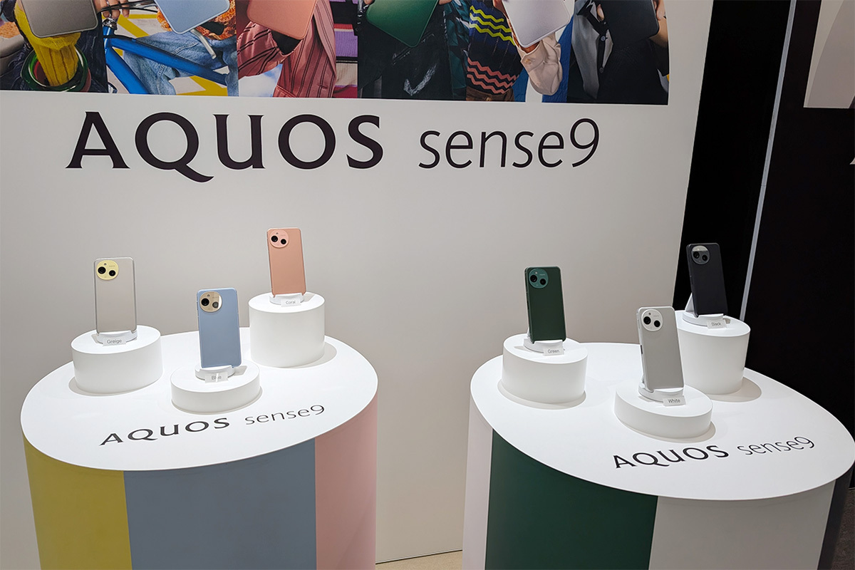 ミドルクラスの大定番スマホ「AQUOS sense」、軽量＆十分な性能の美点