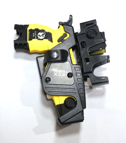 ASCII.jp：テーザーガンのホルスターがアメリカから届きました