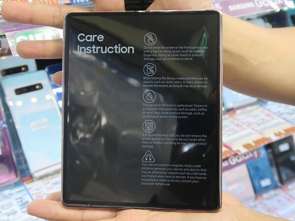 ASCII.jp：進化した折りたたみスマホ「Galaxy Z Fold2」の海外SIM