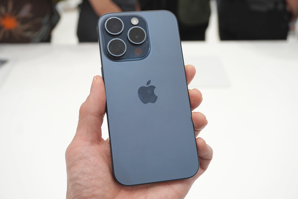 iPhone 15 Pro Max ブルーチタニウム 256GB