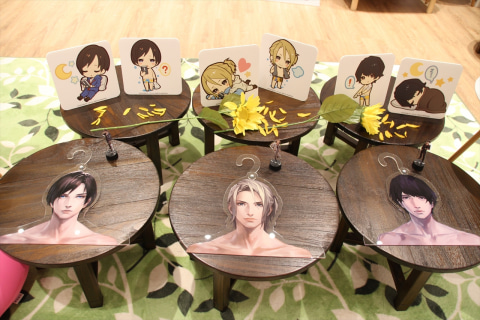 囚われのパルマ Refrain チアキ アクリルハンガー 新品未使用品 囚われ