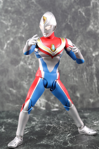 レビュー】「S.H.Figuarts（真骨彫製法）ウルトラマンダイナ