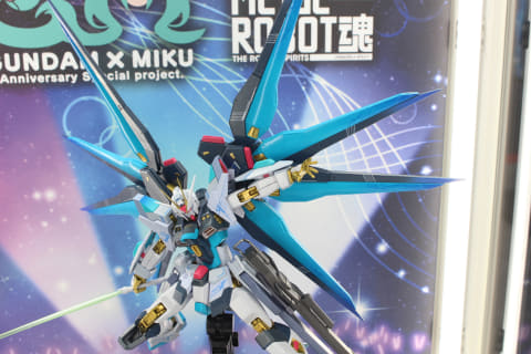 ガンダム45周年×初音ミクのコラボは「METAL ROBOT魂」でも実現。ミクの