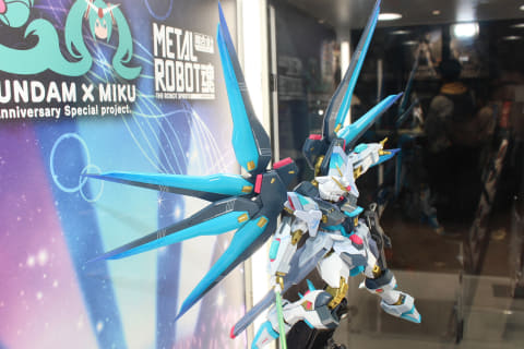 ガンダム45周年×初音ミクのコラボは「METAL ROBOT魂」でも実現。ミクの