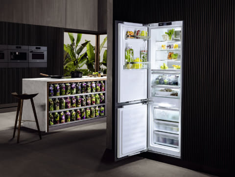 ミーレ、国内初のビルトイン冷凍冷蔵庫。ミストで鮮度を保つ - 家電 Watch