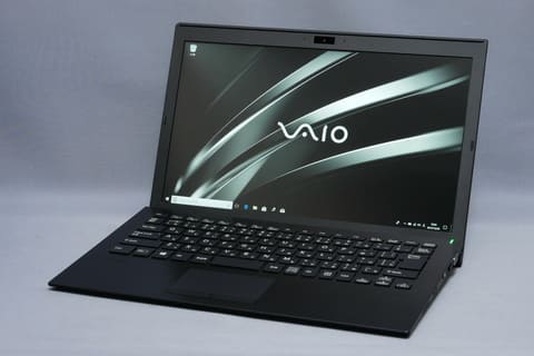 Hothotレビュー】第8世代Core i搭載で“ブラック”にこだわった13.3型