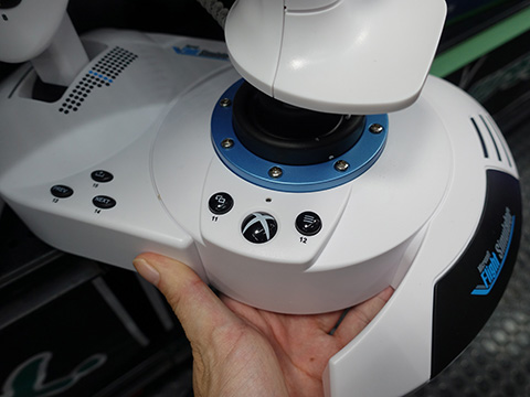 ThrustmasterのフライトスティックがTSUKUMOで展示スタート - AKIBA PC