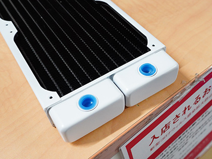 Alphacoolの白い本格水冷ラジエーターが入荷、サイズや厚み違いで4製品