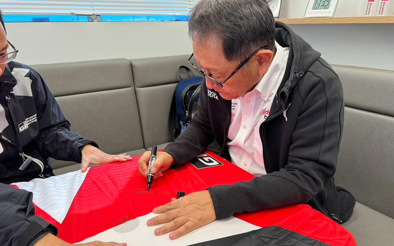 緊急プレゼント、モリゾウ選手サイン入りGR特大応援フラッグ 本日18時締切