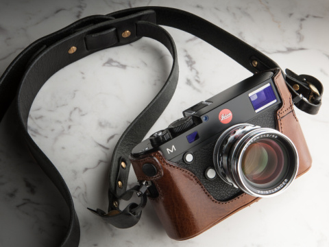 デジカメドレスアップ主義：ライカMに高級レザーをまとう - デジカメ