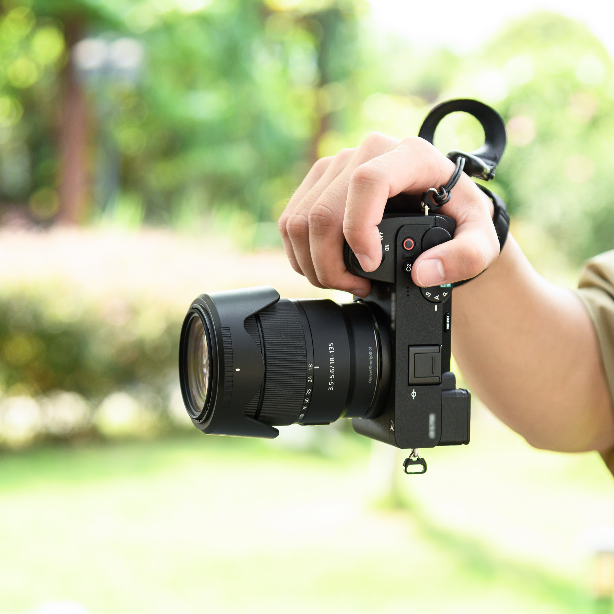 JJC Bayonet ALC-SH153 Lens Hood for Sony E 18-135mm f/3.5-5.6 OSS