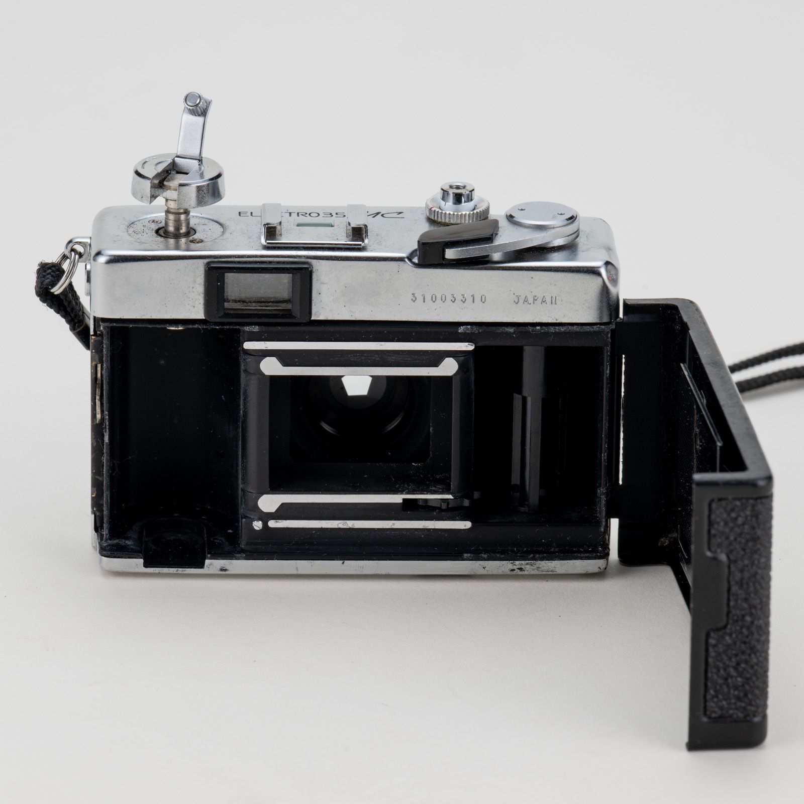 ヤシカのコンパクトフィルムカメラ「エレクトロ35MC」ジャンク品