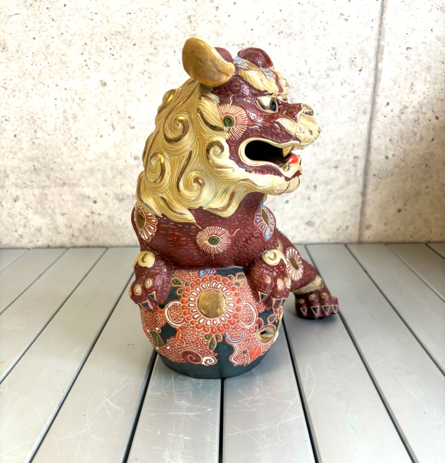 九谷焼唐獅子置物アンティークシーサ 九谷焼 玉乗り獅子 高さ24.5cm