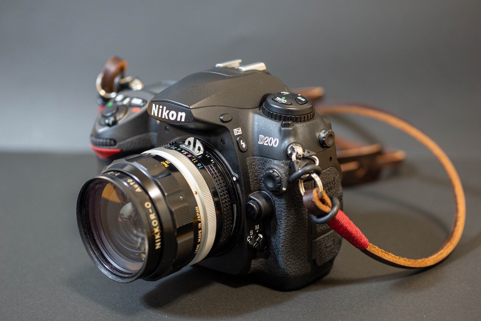 CCD時代を生きたNikon D200で遊ぶ｜入里灯（いりひ）