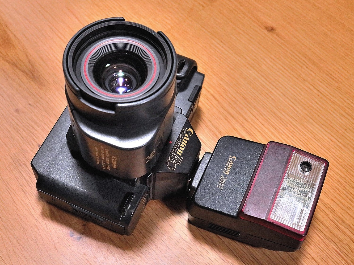 Canon T80 フィルムカメラ 中古美品 レンズ ストロボ付 フルキット