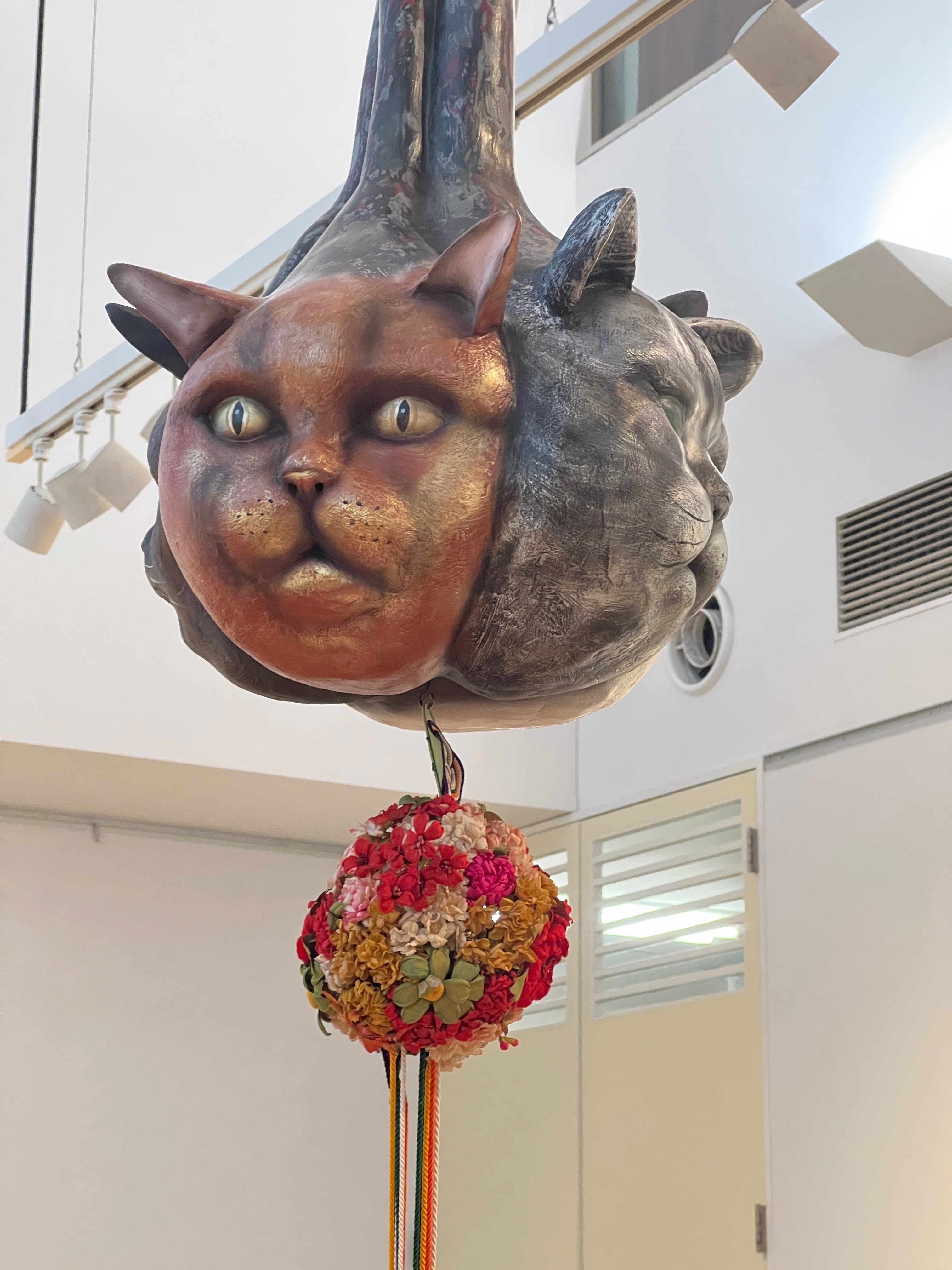 猫の顔 立体アート 約20cm まるまるねこ アーティスト作品 猫の顔 立体