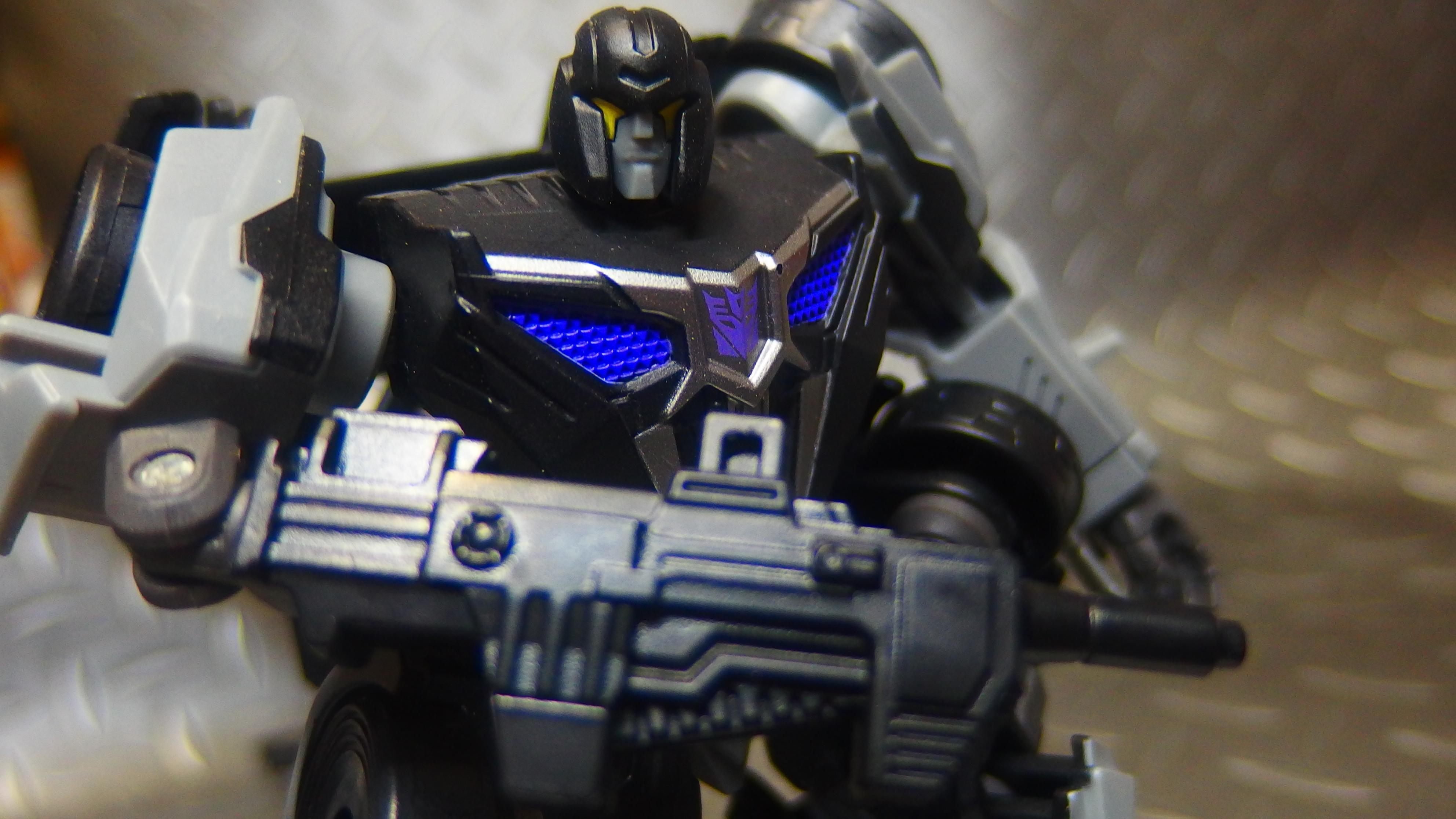 TS-16 ディセプティコンバリケード｜トランスフォーマーオフィシャル