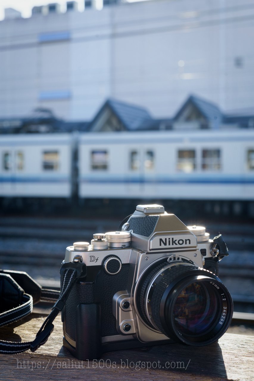 ニッコールレンズのお話】AI Nikkor 85mm F1.4Sで撮る薄暮の町