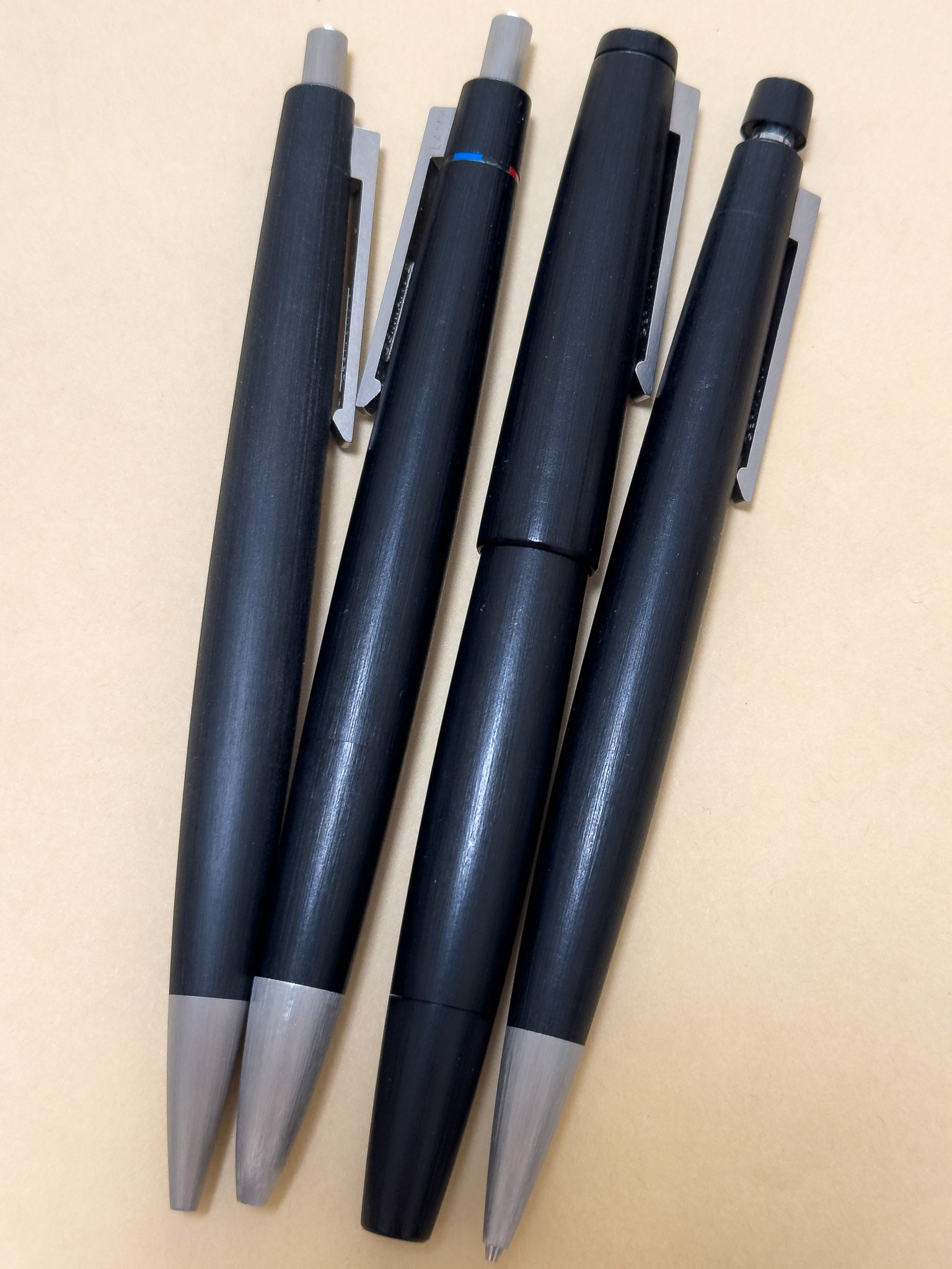 愛用のLAMY 2000シリーズ｜服部 弘一郎