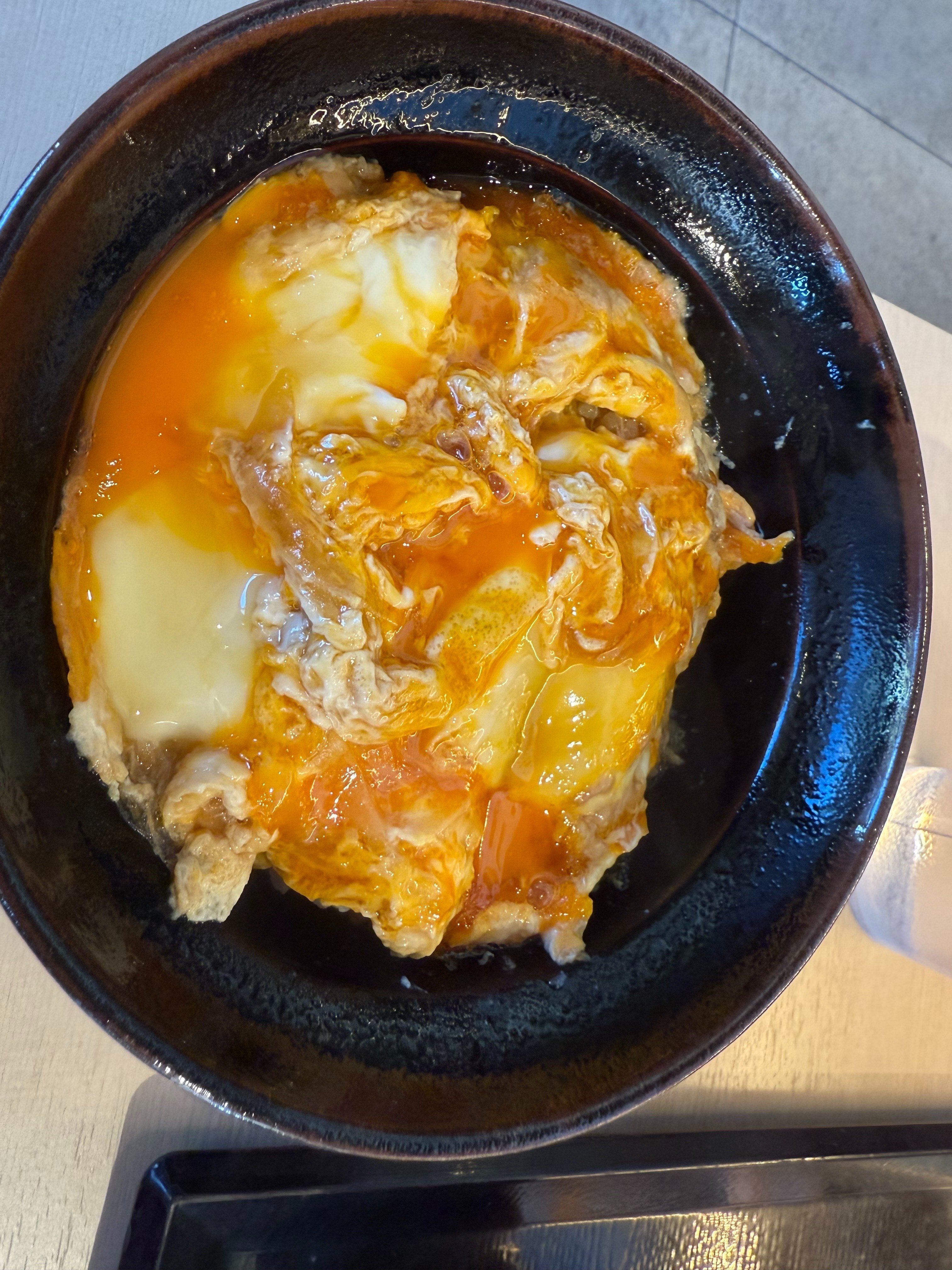 もちもち玉子丼ページ 靖国神社 鳥濱トメさんの玉子丼｜萬里也(