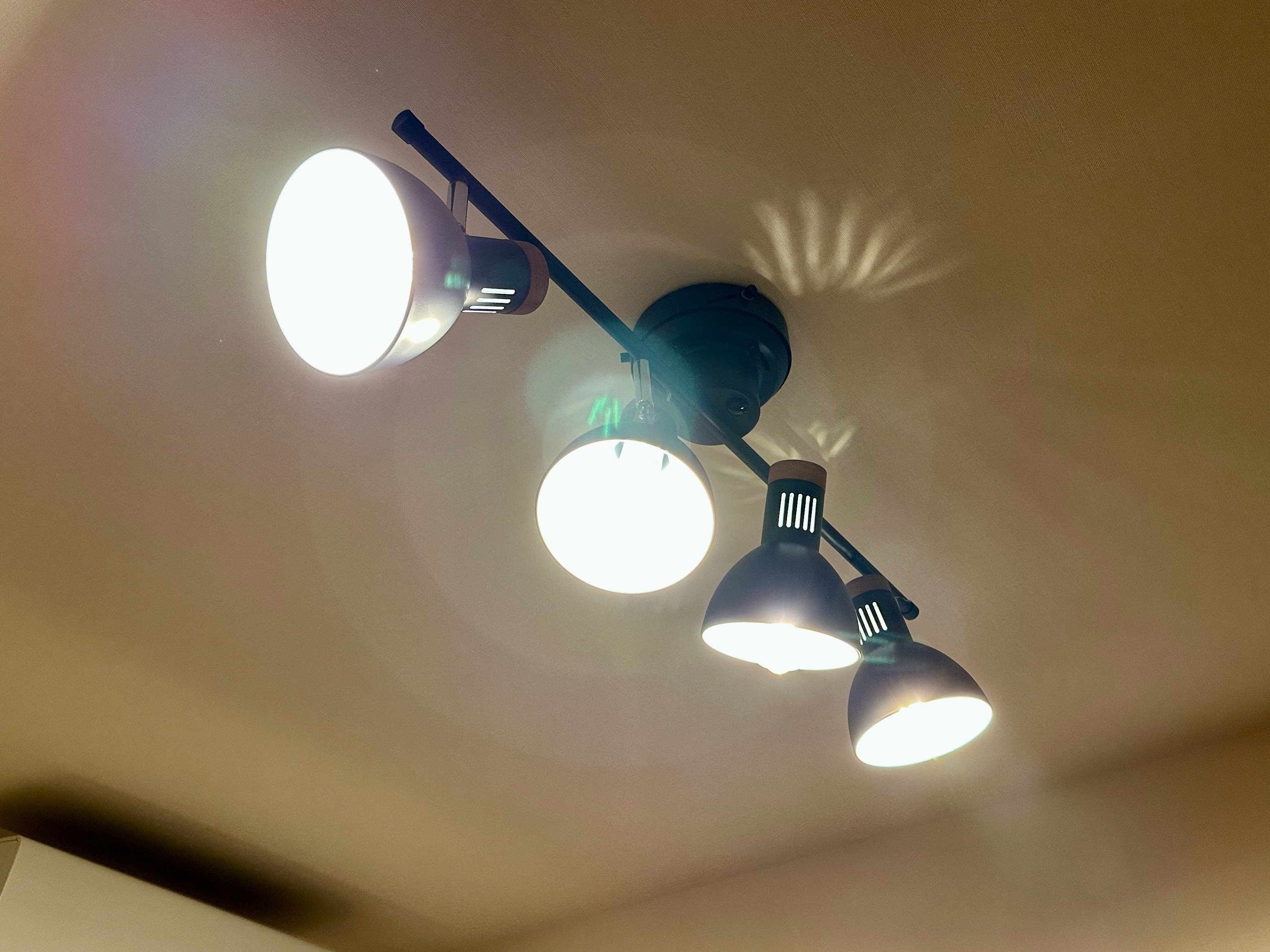 ニトリのシーリングライト・メストロで部屋をオシャレに照らそう